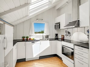 Køleskab, mikrobølgeovn, ovn, opvaskemaskine