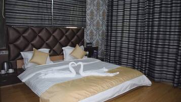 Deluxe Double Room | Free WiFi, bed sheets