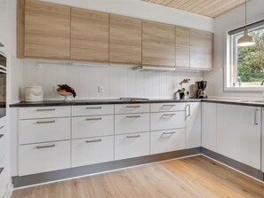 Fridge, microwave, dishwasher, cookware/dishes/utensils