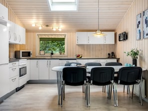 Fridge, microwave, dishwasher, cookware/dishes/utensils