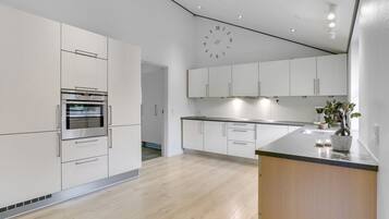 Køleskab, mikrobølgeovn, ovn, opvaskemaskine