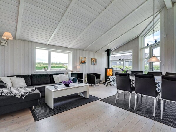 TV, peis og DVD-spiller