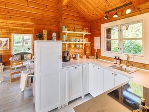 Kühlschrank, Ofen, Geschirrspüler, Hochstuhl