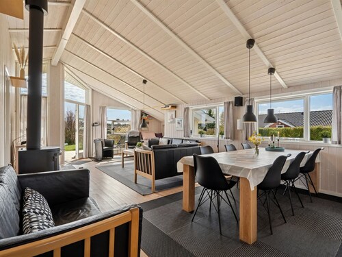"Tjakko" - 900m from the sea by Interhome