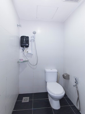 Suite familiar | Baño | Regadera, toallas, papel de baño 