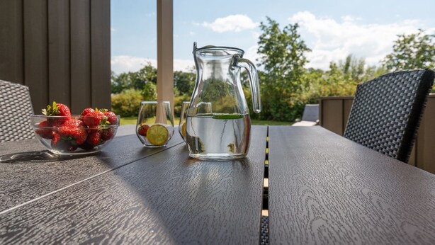 A table with a pitcher, a bowl of strawberries, and a glass of water. - "Niska" - 300m from the sea by Interhome (Sydals)