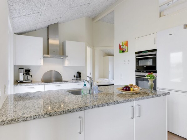 Frigorifero, microonde, forno, lavastoviglie