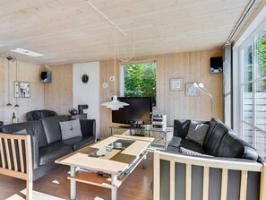 Fernseher, Kamin, DVD-Player
