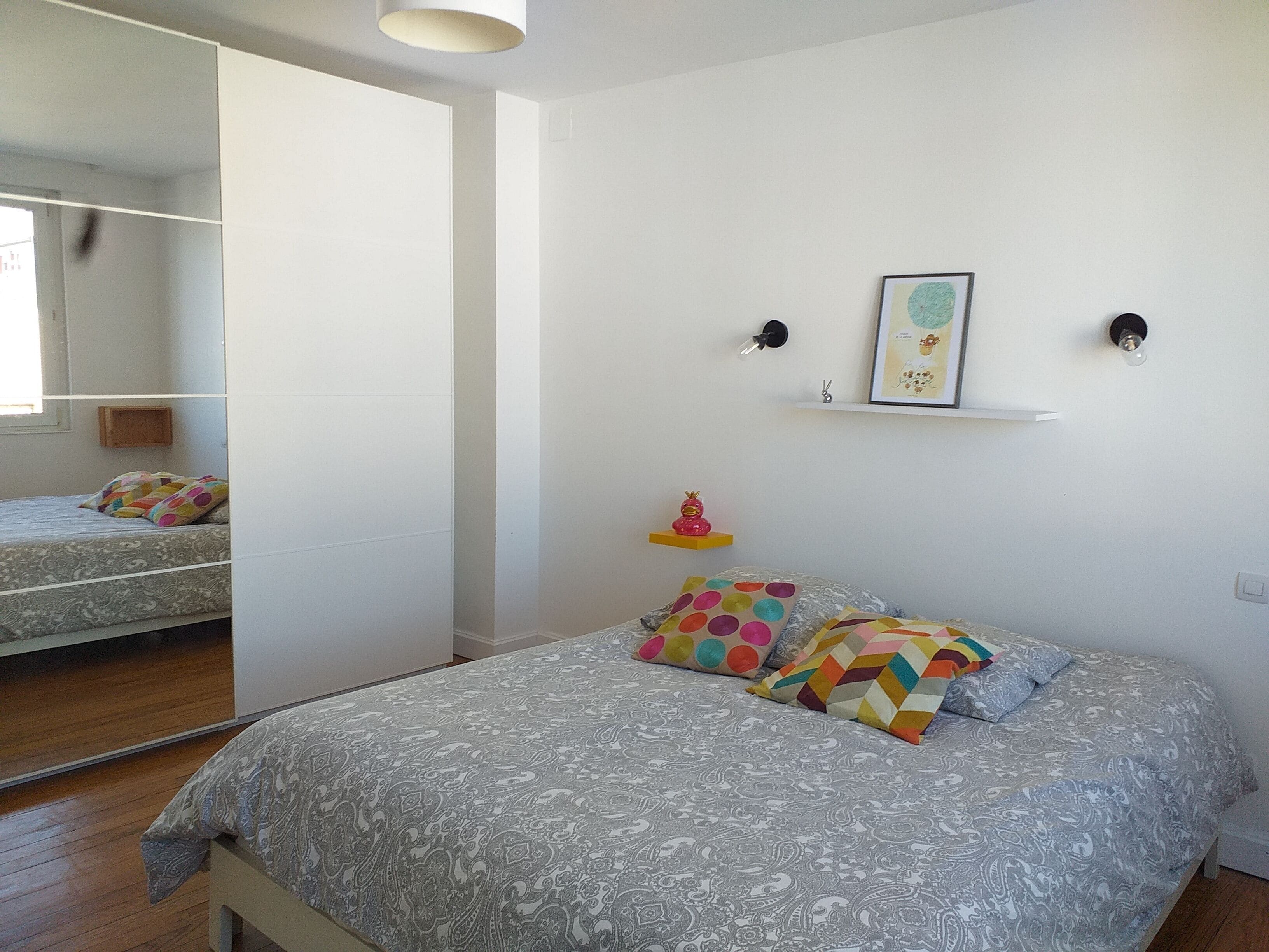 3 habitaciones, tabla de planchar con plancha, wifi y ropa de cama 