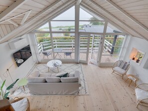 Televisión y chimenea