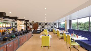 Breakfast, lunch and dinner served