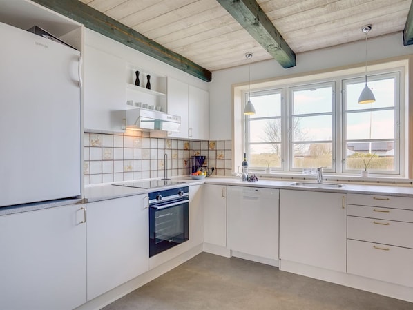 Køleskab, mikrobølgeovn, ovn, opvaskemaskine