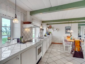 Fridge, microwave, oven, dishwasher - "Anje" - 16km from the sea by Interhome (Højer)