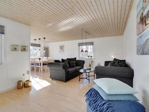 TV, DVD player - "Harrieth" - 16km from the sea by Interhome (Højer)