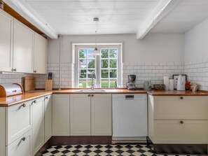Fridge, microwave, dishwasher, cookware/dishes/utensils