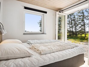 11 عدّة غرف نوم وخدمة الإنترنت