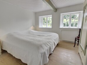 3 bedrooms, Internet