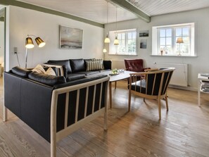 Fernseher, Kamin, DVD-Player