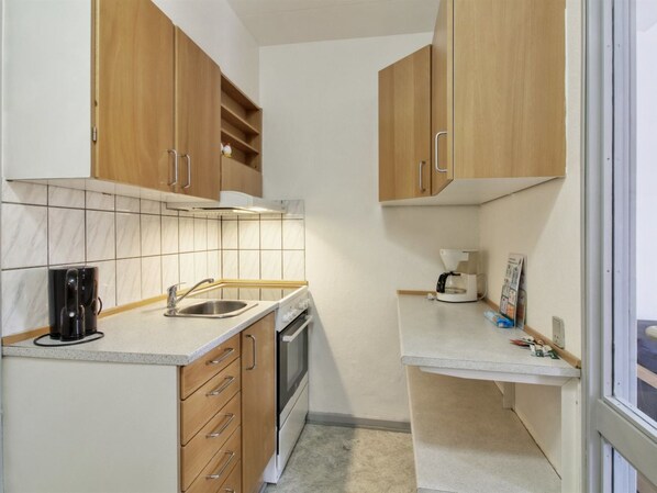 Fridge, oven, cookware/dishes/utensils