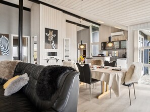 Televisión y chimenea 