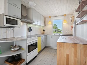 Fridge, microwave, dishwasher, cookware/dishes/utensils