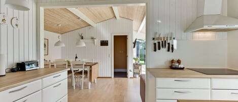 Geladeira, micro-ondas, fogão, lava-louças