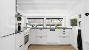 Réfrigérateur, micro-ondes, lave-vaisselle