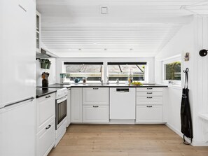 Fridge, microwave, dishwasher, cookware/dishes/utensils