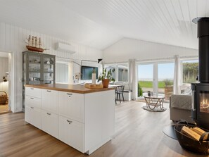 TV, fireplace - "Pedersen" - 50m from the sea by Interhome (Sjølund)
