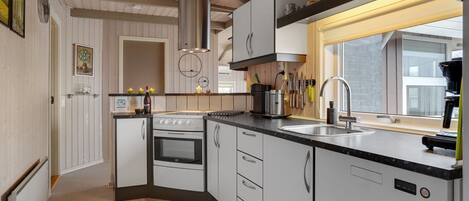 Fridge, microwave, dishwasher, cookware/dishes/utensils