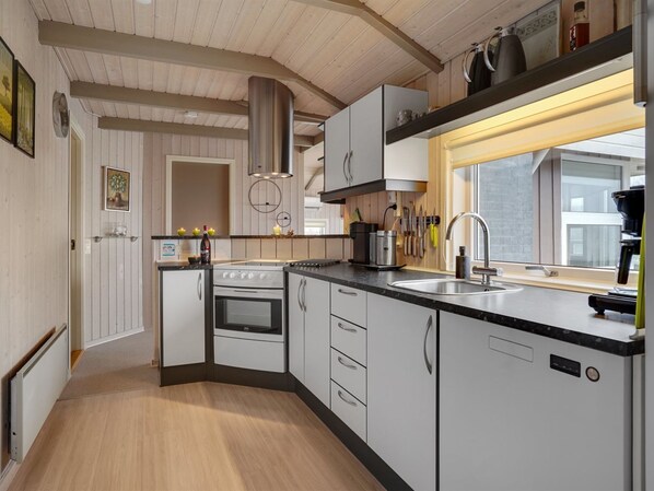 Fridge, microwave, dishwasher, cookware/dishes/utensils