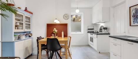 Fridge, dishwasher, cookware/dishes/utensils