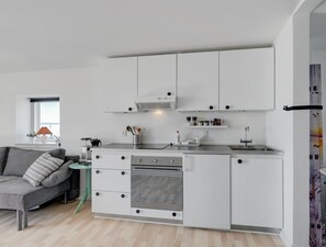 Fridge, cookware/dishes/utensils