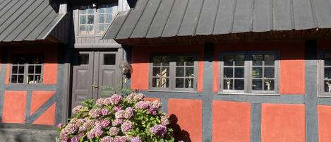 تفاصيل الفندق من الخارج