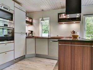 Fridge, microwave, dishwasher, cookware/dishes/utensils