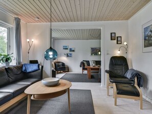 TV, fireplace, DVD player