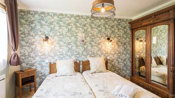 5 chambres, fer et planche Ă repasser, lit parapluie, accĂšs Internet