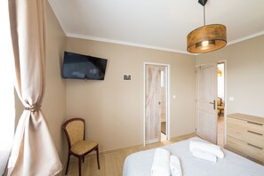 5 bedrooms, iron/ironing board, travel cot, Internet
