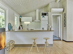 Fridge, oven, dishwasher, cookware/dishes/utensils