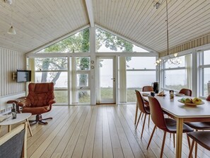 Dining - "Selja" - 15m from the sea by Interhome (Oure)