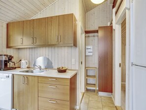 Fridge, microwave, dishwasher, cookware/dishes/utensils