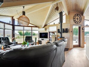 TV, fireplace, DVD player