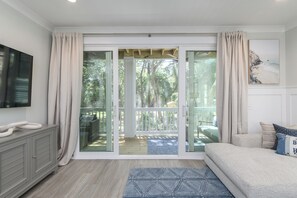 Fernseher, Tischfußball