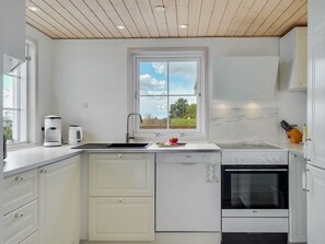 Fridge, microwave, dishwasher, cookware/dishes/utensils