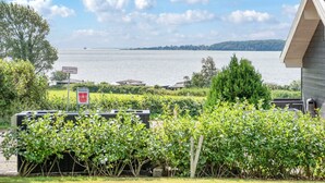 A house with a view of a lake and a sign indicating parking is available. - "Rathi" - 250m from the sea by Interhome (Haarby)