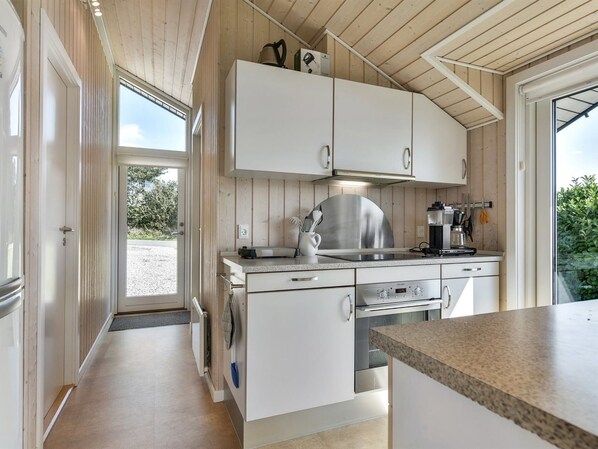 Fridge, dishwasher, cookware/dishes/utensils