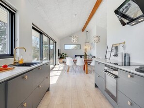 Fridge, microwave, dishwasher, cookware/dishes/utensils - "Haley" - 150m from the sea by Interhome (Millinge)