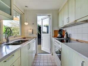 Fridge, microwave, dishwasher, cookware/dishes/utensils