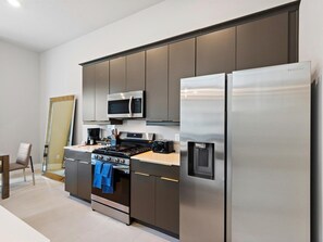 Fridge, oven, stovetop, dishwasher