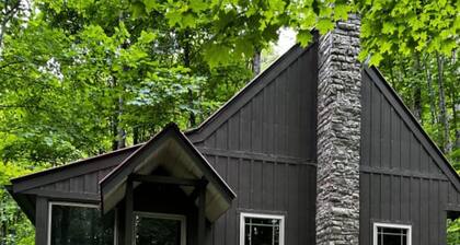 Wildcat Forest - a tiny cabin with lots of charm, by Buffalo Mountain Getaway